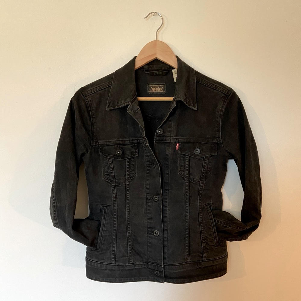 Washed Black Levi’s Women’s Trucker Jacket